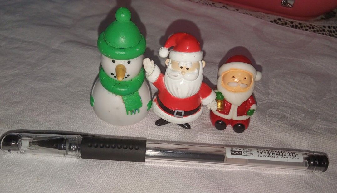 Cute Christmas Figures (Category: Designer & Blind Box Toys) located in Quezon City. Submitted by satelliteskies (Listing ID 1463267591, Image 1). Description: cute Christmas figures for display all for 100 pesos Gcash payment Shipping Lalamove or JRS only.