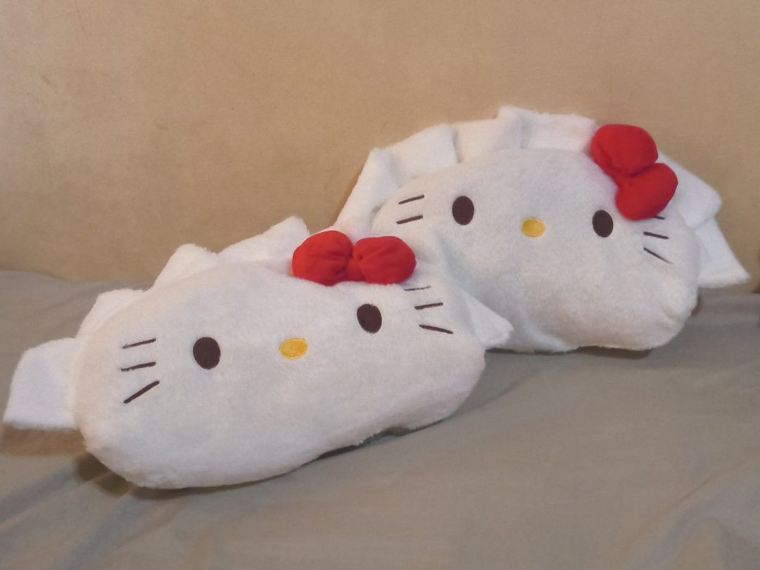 Cute Hello Kitty Plush Pillow (Category: Plushies & Soft Toys) located in Caloocan City. Submitted by silverhorse_35bd74 (Listing ID 1463280915, Image 2). Description: Hello Kitty pillow is 20 × 32 cm..