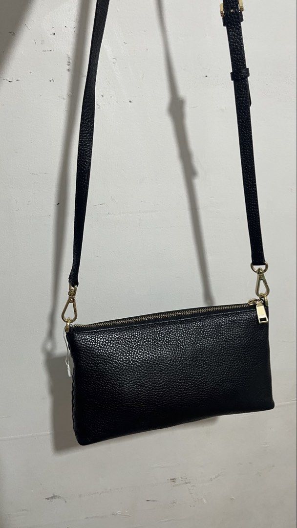 Daks London Sling Bag (Category: Sling Bags) located in Muntinlupa City. Submitted by pinkflower.226 (Listing ID 1463182988, Image 2). Description: Minimal sign of use only Gold Hardware G-Pay/Bank Transfer Accepted.
