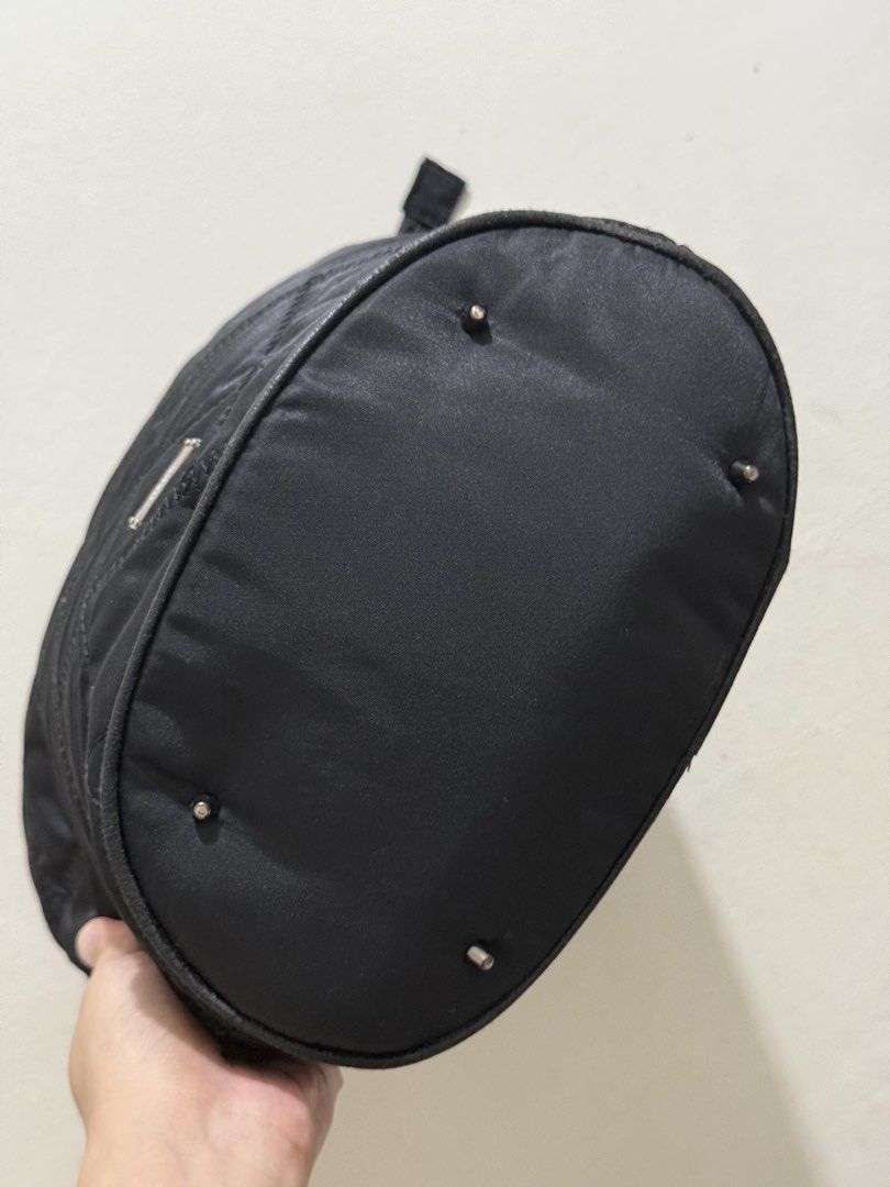 Daks quilted nylon bucket bag (Category: Tote Bags) located in Marilao. Submitted by fkmndz.finds (Listing ID 1463248242, Image 3). Description: Authentic Negotiable.