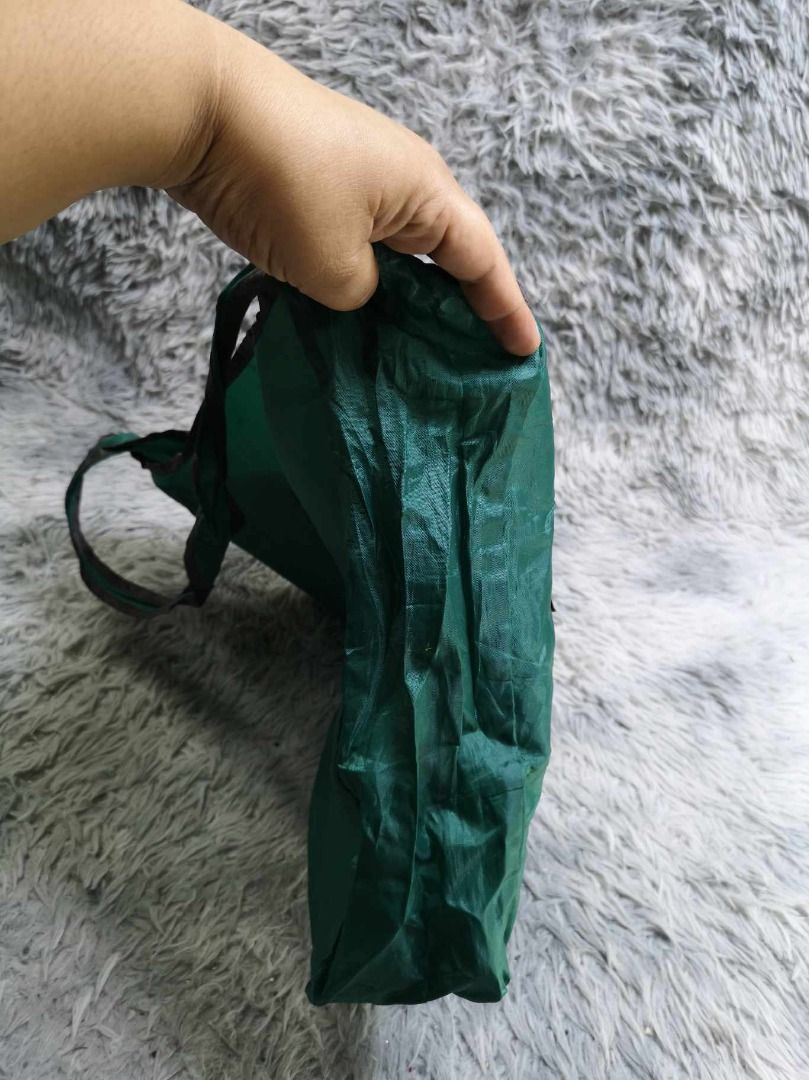 Dark Green Nylon Shoulder Bag (Category: Shoulder Bags) located in Santa Cruz. Submitted by jmy_surplus.2 (Listing ID 1463122903, Image 2). Description: Size ; L - 15 W - 18 Color ; Dark green Type ; Shoulder bag Brand ; No brand Material ; Nylon Style ; Durable Nylon Shoulder bag LR 129 JMY 3 Batch #223.