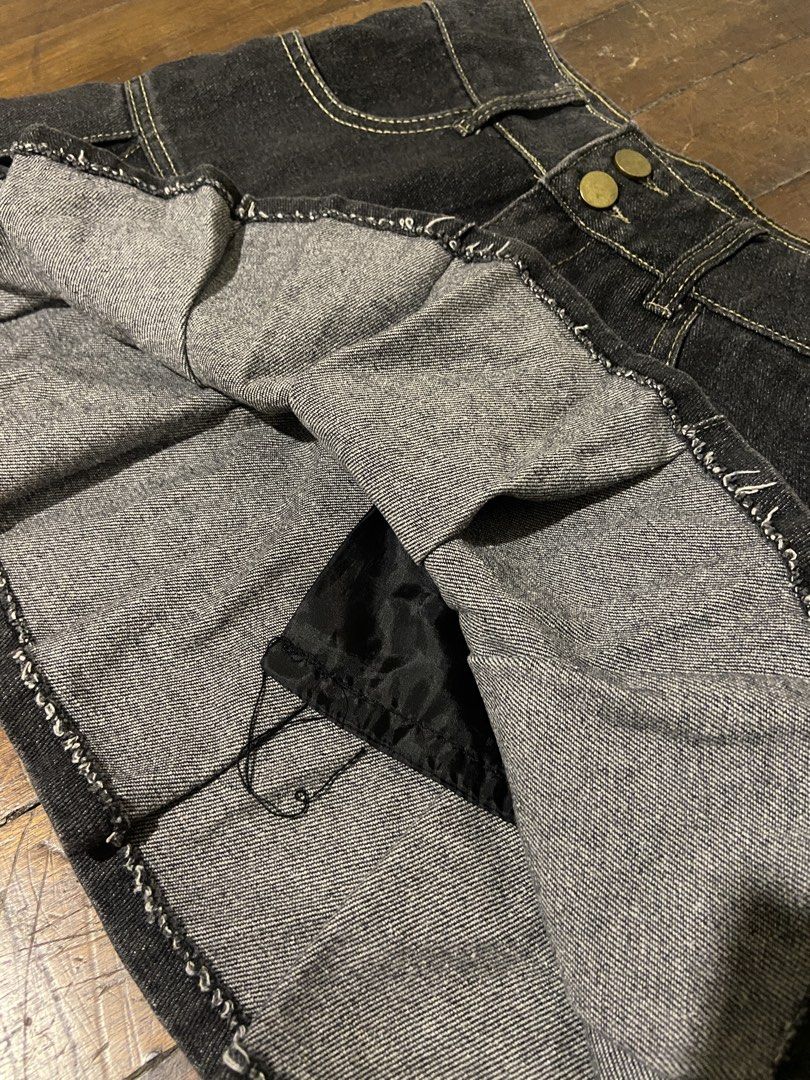 Dark Wash Denim Miniskirt (Category: Skirts) located in Manila. Submitted by 2yourheart (Listing ID 1463258505, Image 3). Description: ♡ Details: - No safety shorts - Waist: 26 in / Length: 14.5 in - PAY BEFORE SHIPPING, strictly no COD - PM for orders and further inquiries! ★ MOP: GCash or BPI Bank Transfer ★ SF: To be handled by buyer ★ MOD: J&T or Lalamove 📍Sta. Mesa, Manila.