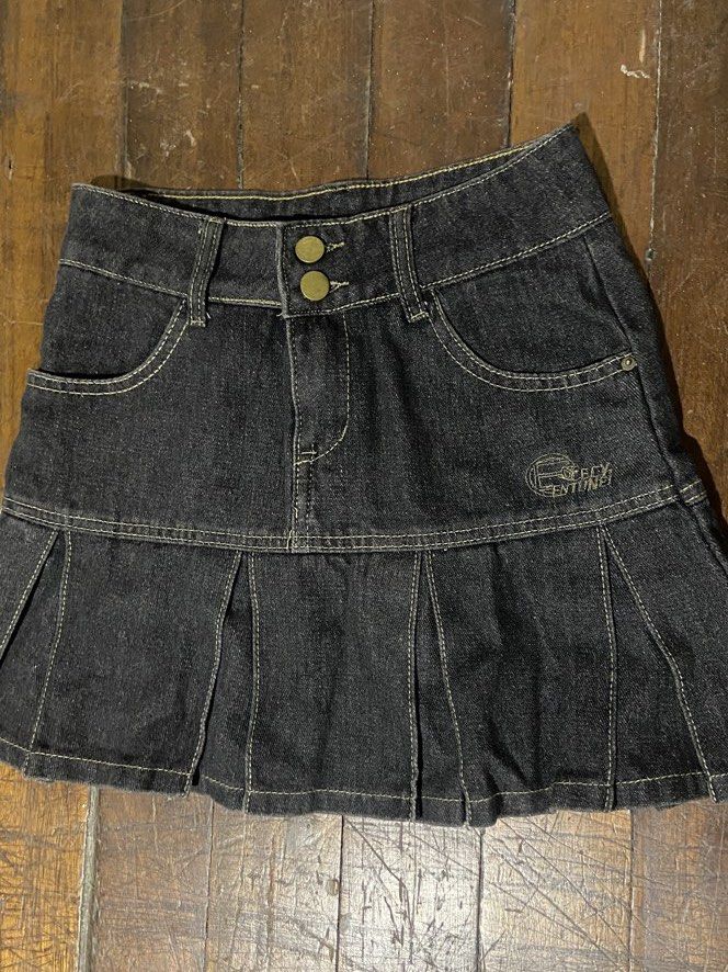 Dark Wash Denim Miniskirt (Category: Skirts) located in Manila. Submitted by 2yourheart (Listing ID 1463258505, Image 1). Description: ♡ Details: - No safety shorts - Waist: 26 in / Length: 14.5 in - PAY BEFORE SHIPPING, strictly no COD - PM for orders and further inquiries! ★ MOP: GCash or BPI Bank Transfer ★ SF: To be handled by buyer ★ MOD: J&T or Lalamove 📍Sta. Mesa, Manila.
