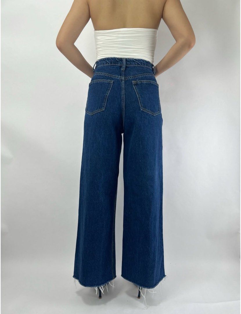 Dark washed wide leg jeans (Category: Jeans) located in Tacloban City. Submitted by homeresmik34297 (Listing ID 1463325070, Image 3). Description: Waist: 25" Rise: 12" Hips: 37" Length: 38".