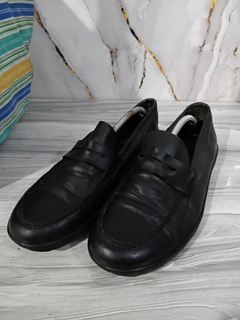 DE FERRESTE BLACK LEATHER SHOES SIZE 12 MEN (Category: Casual Shoes) located in General Mariano Alvarez. Submitted by adonid (Listing ID 1463153019, Image 1). Description: DE FERRESTE BLACK LEATHER SHOES SIZE 12 MEN SIGN OF USAGE LOC. GMA CAVITE PHP 600.