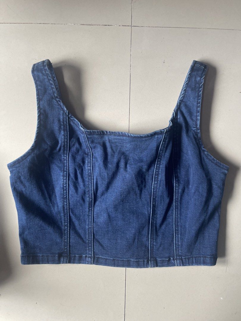 Denim croptop M bb07 (Category: Activewear) located in Baguio. Submitted by affordaprice_2600baguio (Listing ID 1463161148, Image 1). Description: .