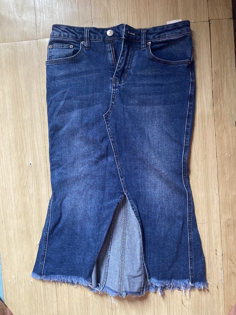 Denim Mermaid Skirt with Front Slit (Category: Skirts) located in Tanauan. Submitted by rie098 (Listing ID 1463290822, Image 1). Description: - Trendy blue denim skirt - Flattering mermaid style that flares at the bottom - Bold high slit in the front - Stylish frayed hem detail - Estimated size: Medium - Perfect for dressing up or down.
