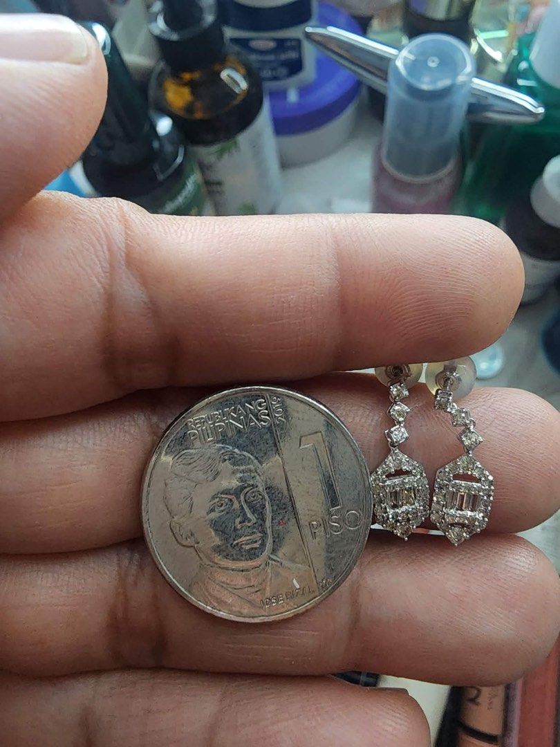 Diamond Dangling Earrings (Category: Earrings) located in Taguig. Submitted by carol.ann (Listing ID 1463243367, Image 2). Description: White gold 18K dangling diamond earrings.