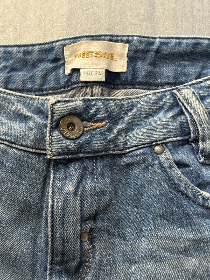 Diesel (Category: Shorts) located in Cagayan de Oro. Submitted by twice.but.nice.blackmarket (Listing ID 1463160332, Image 3). Description: Excellent condition Size 24 on tag!.