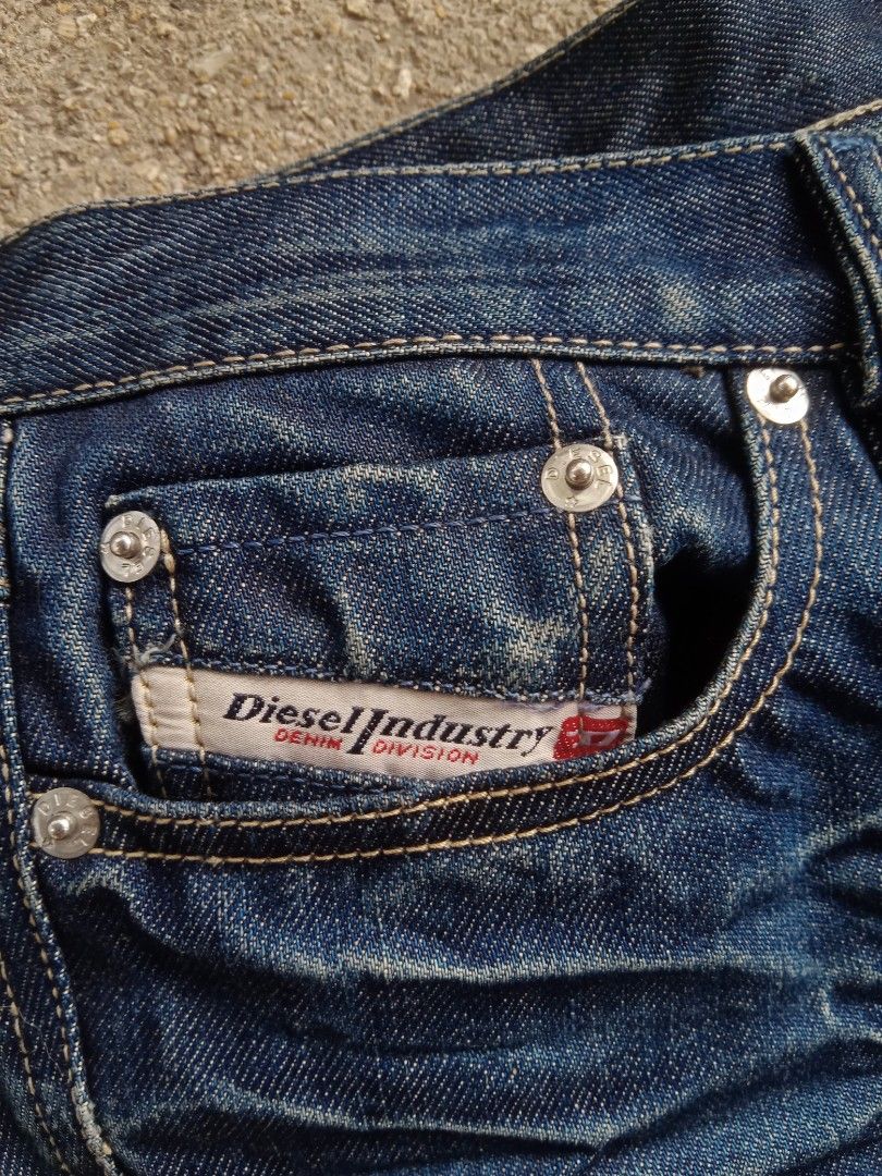 Diesel (Category: Activewear) located in Dumanjug. Submitted by goldenforest.f91668 (Listing ID 1463204778, Image 3). Description: size 29 actual 30 -31 L 40 excellent condition no issue color rate 9.7/10 CEBU LOCATION.