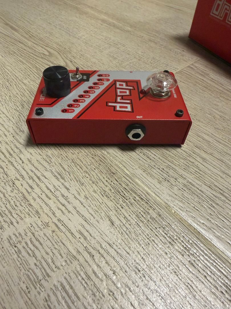 DigiTech Drop Polyphonic Drop Tuning Guitar Pedal （分類：樂器配件）位於 Hong Kong。 由 samwwwong 提交（商品編號 1463137580，圖片 3）。簡介： 連火牛同盒。 有意請PM. 大圍，旺角，九龍塘交收 DigiTech Drop pedal for sale. Great for changing your guitar's tuning on the fly. Has different drop settings and a momentary switch. Works well. Power supply input is visible.。