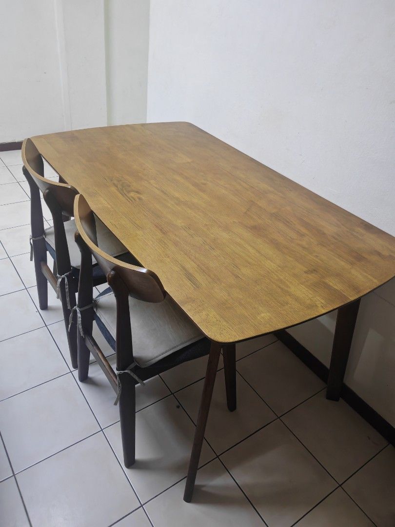 Dining Table Set (Category: Tables & Sets) located in Kuala Lumpur. Submitted by fathimza91584 (Listing ID 1463282845, Image 1). Description: Table, 2 chairs and a bench.