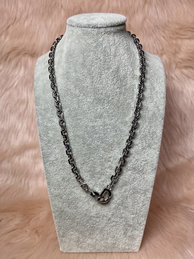 Dior chain CD lock (Category: Necklaces) located in Paranaque City. Submitted by xxrng (Listing ID 1463133438, Image 1). Description: Dior chain with CD lock Silvery 17.5in 1,800 18k gold plated Stainless steel.