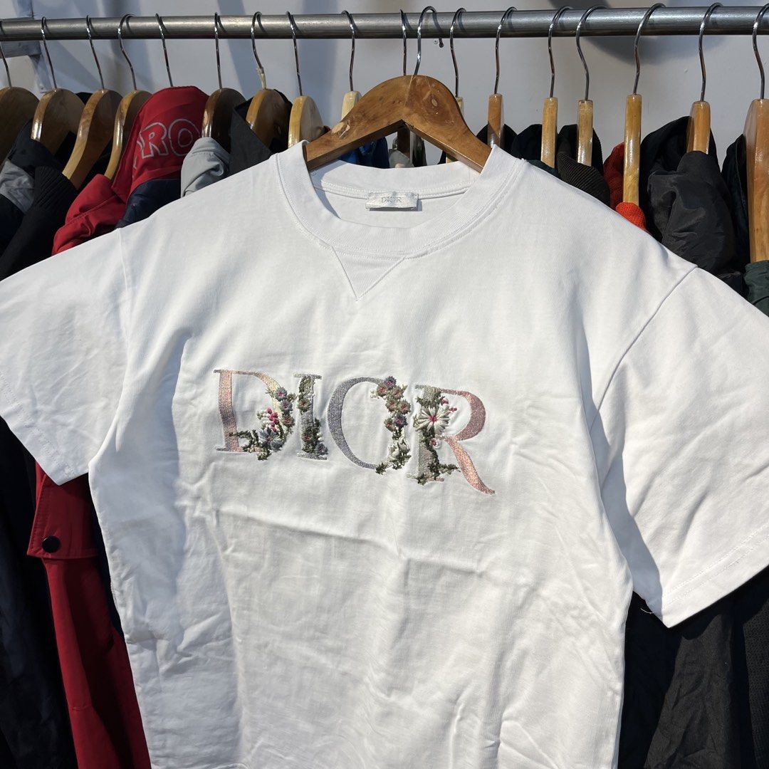 Dior Embroid Script Tee (Category: Tshirts & Polo Shirts ) located in Kabasalan. Submitted by yourgamiii (Listing ID 1463301385, Image 2). Description: Dior Embroid Script Tee Small (19x25) Excellent No Issue.