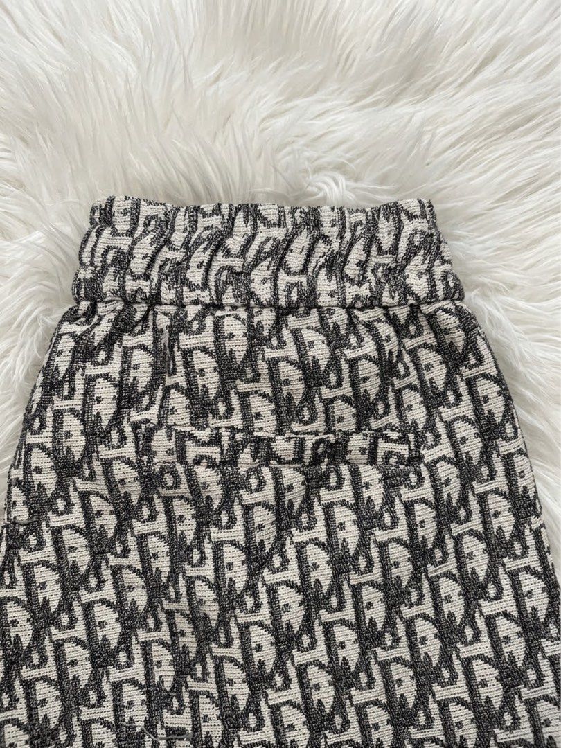 Dior men's short (Category: Luxury Apparel) located in Manila. Submitted by mavis_thrift.ph (Listing ID 1463307419, Image 2). Description: No tags No issues Waist: 30-32 adjustable with drawstring and garterized L: 18.