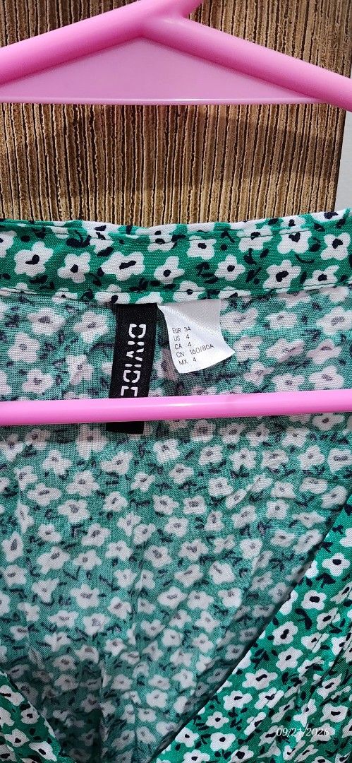 Divided Green Floral Long Sleeve Top (Category: Longsleeves) located in Manila. Submitted by atan2025 (Listing ID 1463225451, Image 2). Description: - Divided by H&M green floral print top - Long sleeves - V-neckline - Wrap style design - Size 34.