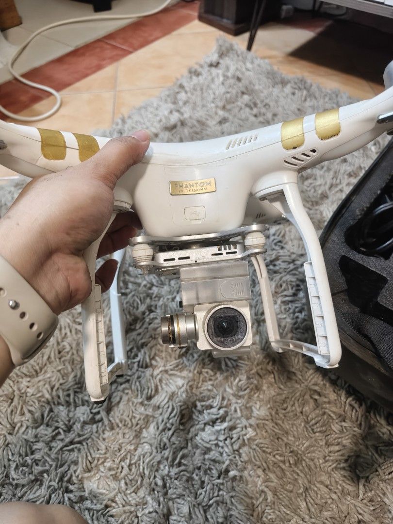 DJI Phantom 3 Professional Drone with Case (Category: Drones) located in Manila. Submitted by iamnikkibee (Listing ID 1463274351, Image 1). Description: - DJI Phantom 3 Professional drone - Includes controller - Comes with carrying case - Minor scuff marks and dust from normal use - Ready for your next aerial adventure - Selling as is RFS: nakatambak lang/ decluttering.