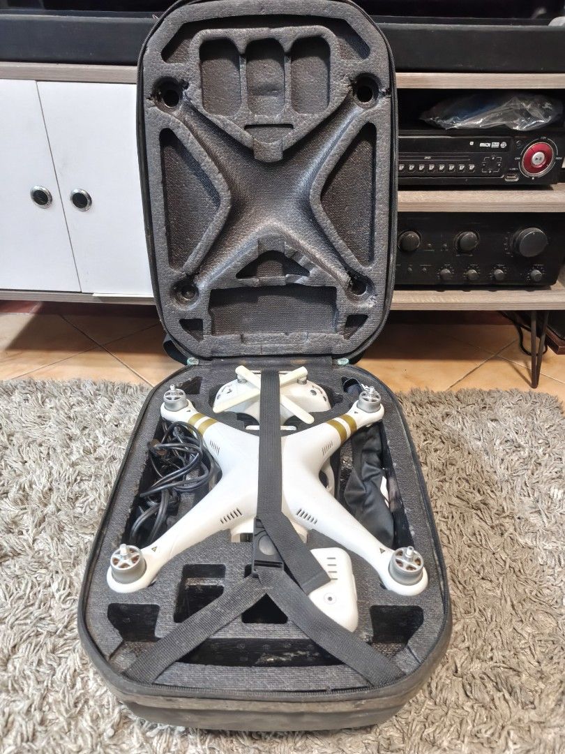 DJI Phantom 3 Professional Drone with Case (Category: Drones) located in Manila. Submitted by iamnikkibee (Listing ID 1463274351, Image 2). Description: - DJI Phantom 3 Professional drone - Includes controller - Comes with carrying case - Minor scuff marks and dust from normal use - Ready for your next aerial adventure - Selling as is RFS: nakatambak lang/ decluttering.