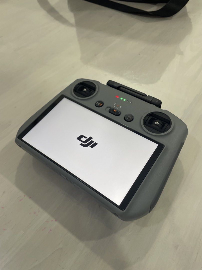 DJI RC 2 Controller (Category: Drones) located in Kuala Lumpur. Submitted by hafizahmadrodzi (Listing ID 1463270639, Image 1). Description: DJI RC 2 Controller (RM 900) - Includes Lanyard + Silicone Cover for Protection COMBO Parts (RM 1300) - DJI RC 2 Controller, Includes Lanyard + Silicone Cover - DJI Avata 360 Charging Hub with 2x Batteries + Charging Cable - DJI Avata 360 Spare Propeller - DJI Avata 360 Foldable Landing Pad - DJI Carrying Bag