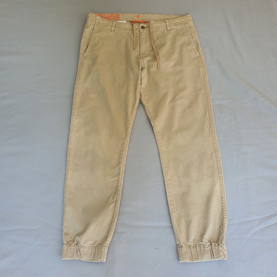 Dockers Khaki Jogger Pants 34x30 (Category: Joggers) located in Laoag. Submitted by soukay (Listing ID 1463125714, Image 1). Description: Manual Measurement: Waist: 35 inches Length: 38.5 inches - Brand: Dockers - Type: Khaki Jogger Pants - Size: 34x30 - Material: Cotton blend with stretch - Features: Elastic cuffs, drawstring waist - Best for: Casual wear, comfortable fit.