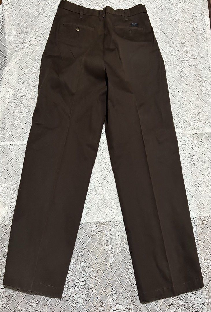 Dockers Khakis Brown Pleated Pants (Category: Trousers) located in Plaridel. Submitted by ilovebubu28 (Listing ID 1463207545, Image 2). Description: - Brown Dockers khakis - Classic fit, suitable for everyday wear - Pleated design - Button and zip closure - Features an inner mini pocket - Please check photos for detailed condition Color rate 10/10 at once lang naused . Bought mismo sa Dockers store Dimensions: Length : 39.5” Width 33-34”.