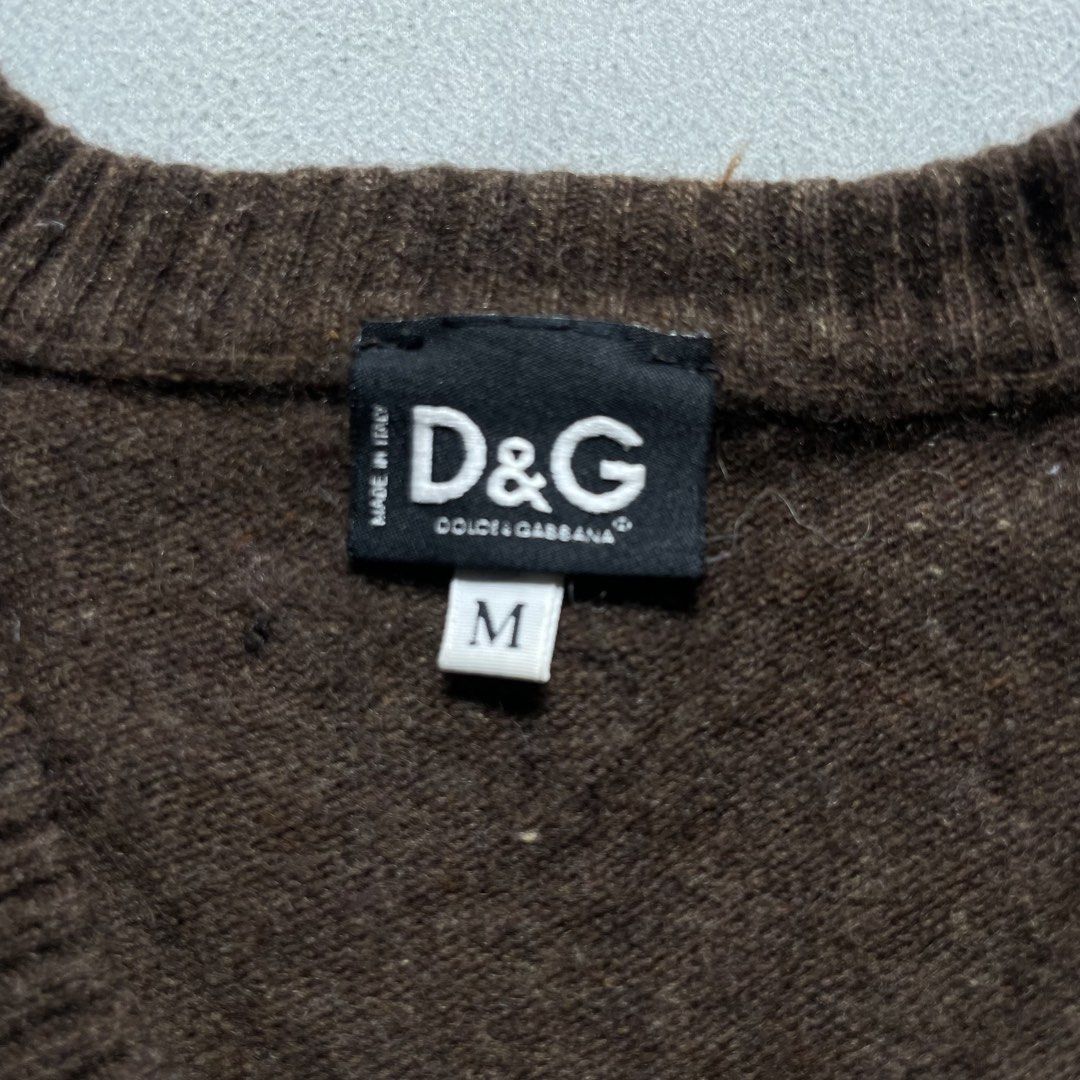 DOLCE & GABBANA BROWN CASHMERE LONGSLEEVE (Category: Longsleeves) located in Manila. Submitted by revise.ph_ (Listing ID 1463238029, Image 3). Description: DOLCE & GABBANA BROWN CASHMERE LONGSLEEVE Made in ITALY Size:MEDIUM Dimension Length:26 Width:21 Shoulder:17 Sleeve:29 Issue:None Price:2,000 Free Shipping Via Jnt.