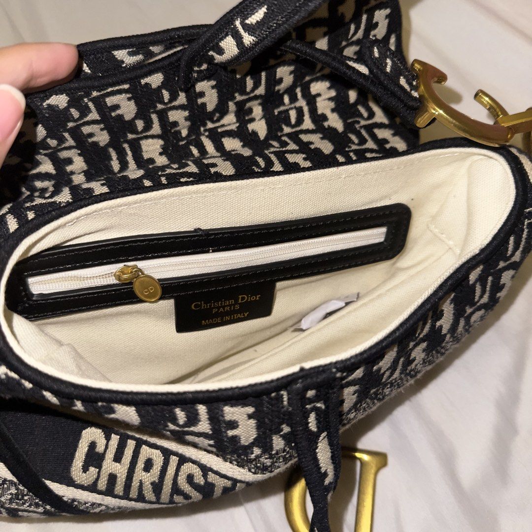 D!OR Saddle Bag (Category: Shoulder Bags) located in Quezon City. Submitted by brokeahhgirl (Listing ID 1463198831, Image 2). Description: Bought on June 25, 2026 Brand new, never used Comes with dust bag and strap Selling for ₱2,000 RFS: Bought for ₱2,500 but ended up preferring a different style. No flaws, never used. 📍 QC/Pampanga.