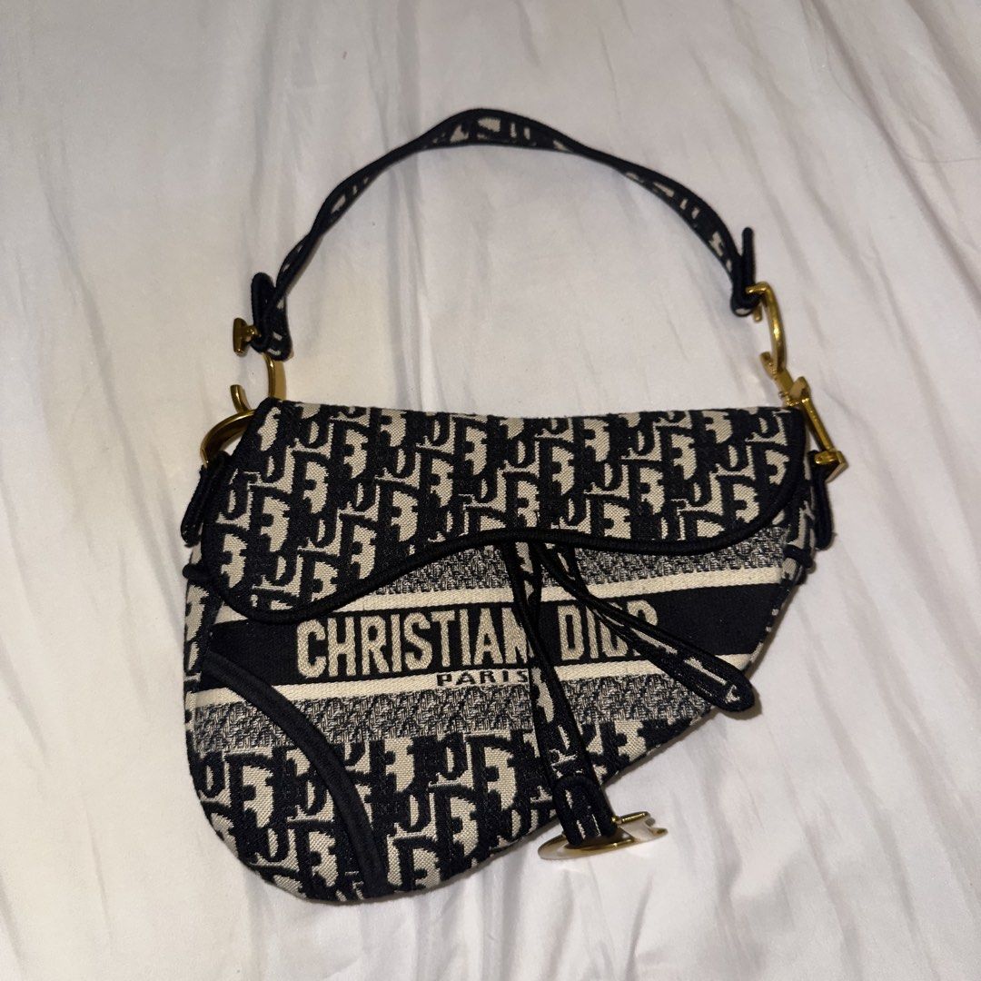 D!OR Saddle Bag (Category: Shoulder Bags) located in Quezon City. Submitted by brokeahhgirl (Listing ID 1463198831, Image 1). Description: Bought on June 25, 2026 Brand new, never used Comes with dust bag and strap Selling for ₱2,000 RFS: Bought for ₱2,500 but ended up preferring a different style. No flaws, never used. 📍 QC/Pampanga.
