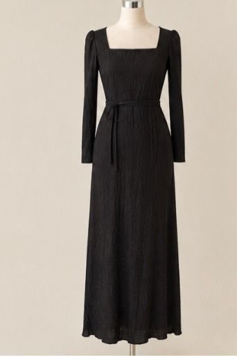 Dorothy Perkins black dress (Category: Dresses) located in Manila. Submitted by rsamselleracc_fire (Listing ID 1463173975, Image 1). Description: Sf to be shouldered by buyer MOP: GCASH MOD: LALAMOVE .
