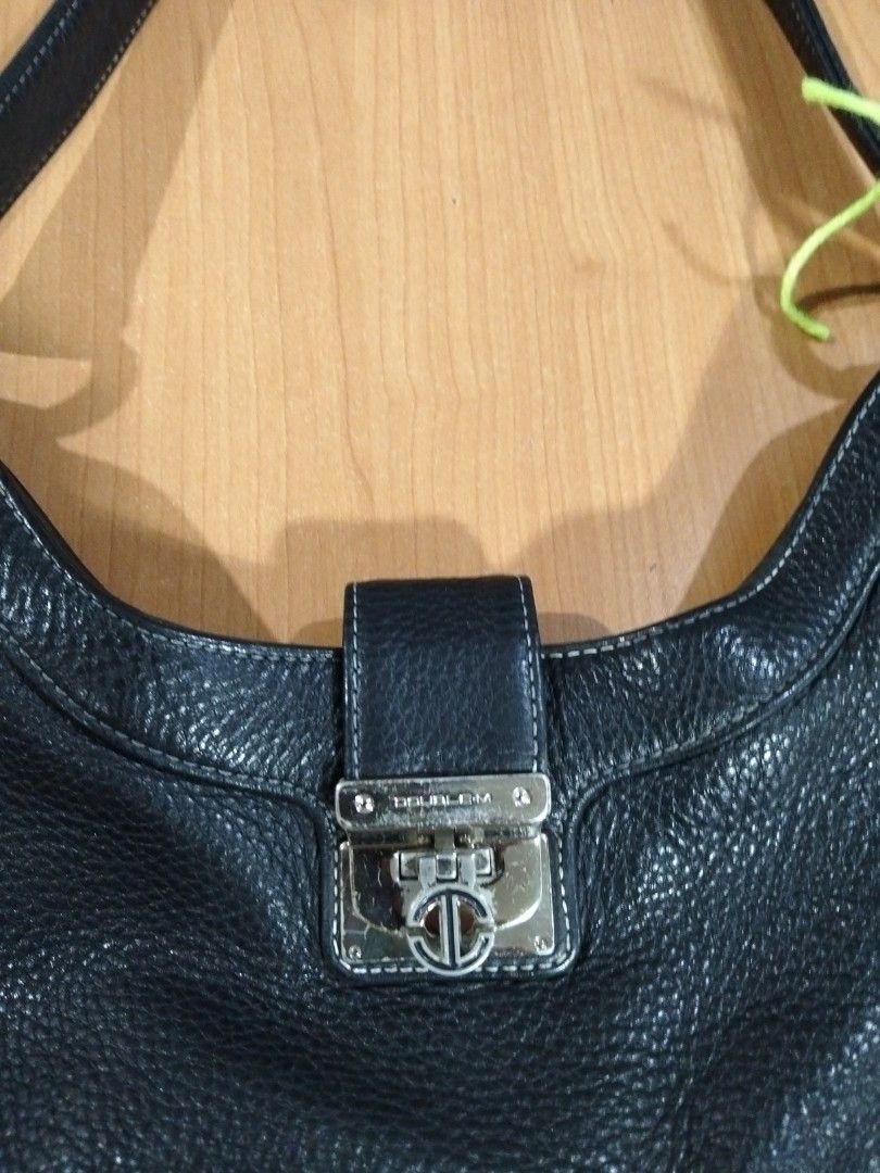 Double M (Category: Shoulder Bags) located in El Salvador. Submitted by francheskaukayukay (Listing ID 1463196805, Image 2). Description: .