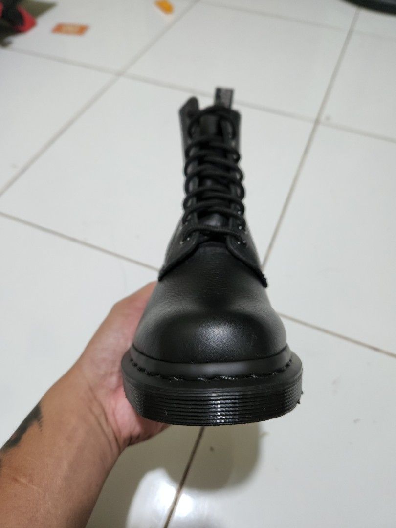 Dr martens 1460 pascal mono (Category: Boots) located in Cebu City. Submitted by alexandriasneaker.cebu (Listing ID 1463278078, Image 3). Description: brand-new no box sz 6 UK can fit 7 mens 8-8.5 us womens 25 cm on actual measurement Auth 100 percent .