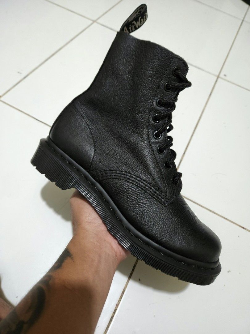 Dr martens 1460 pascal mono (Category: Boots) located in Cebu City. Submitted by alexandriasneaker.cebu (Listing ID 1463278078, Image 1). Description: brand-new no box sz 6 UK can fit 7 mens 8-8.5 us womens 25 cm on actual measurement Auth 100 percent .
