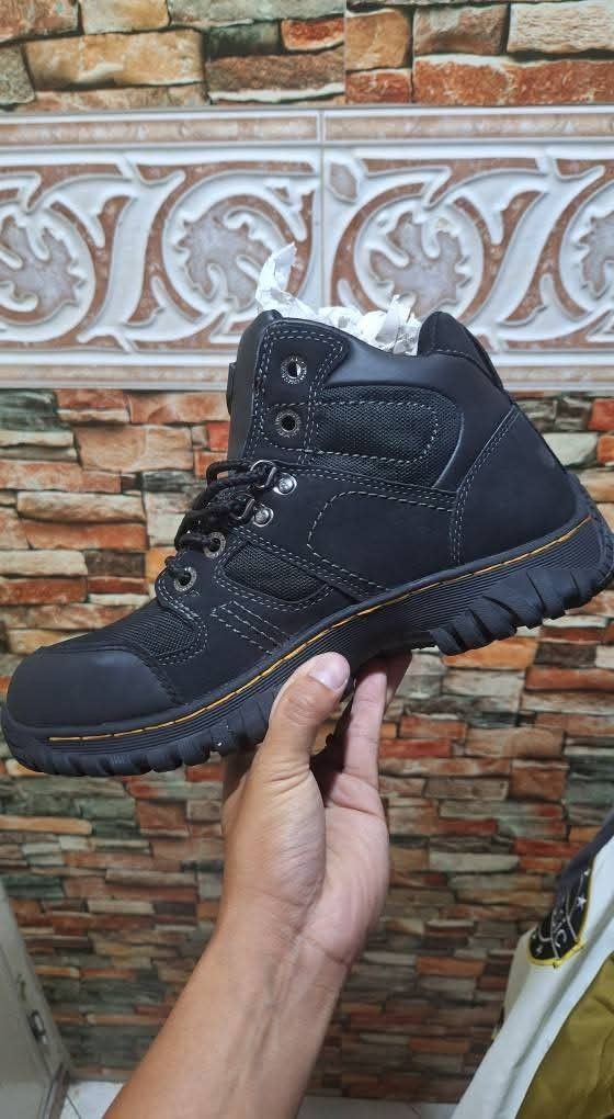 Dr. Martens Black Leather Work Boots (Category: Boots) located in Caloocan City. Submitted by rectooangelo (Listing ID 1463137012, Image 1). Description: 🟢 For sale Dr. Martens 🟢 ● BENHAM ● Available sizes ●6usm Disclaimer: deadstock shoes, possible SOLE SEP. But still in good condition. NO RETURN NO EXCHANGE POLICY Location: Valenzuela city 1500php slightly negotiable - Classic Black Dr. Martens boots - Mid-top lace-up style - Durable sole wit