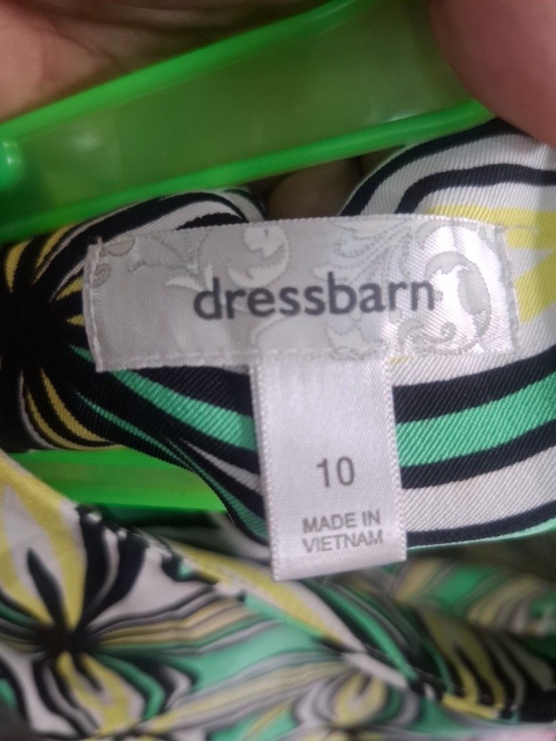 DRESSBARN (Category: Dresses) located in Antipolo. Submitted by goldentiger-ac44 (Listing ID 1463147527, Image 3). Description: Dressbarn Mint Green & Lemon Yellow Sleeveless Geometric Print Dress Size 10 dimension 17 by 37 stretchable materials Excellent condition Antipolo city location.
