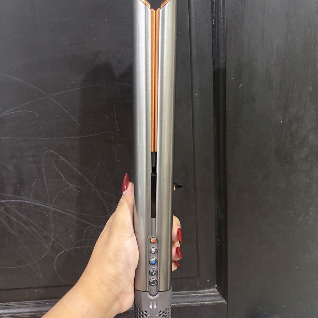 Dyson Airstrait (Category: Irons & Steamers) located in Caloocan City. Submitted by gelayskiee87914 (Listing ID 1463255789, Image 3). Description: Dyson airstait for sale. Bought last June 2025 With warranty (1 yr remaining) With minimal dents No box With proof of purchase and receipt ready (For warranty claims).