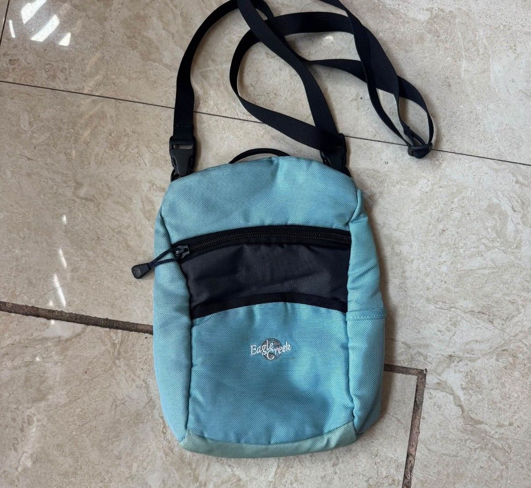 Eagle Creek Sling (Category: Sling Bags) located in Davao. Submitted by cmbs141022 (Listing ID 1463189597, Image 2). Description: Eagle Creek Sling Condition 9/10 DM.