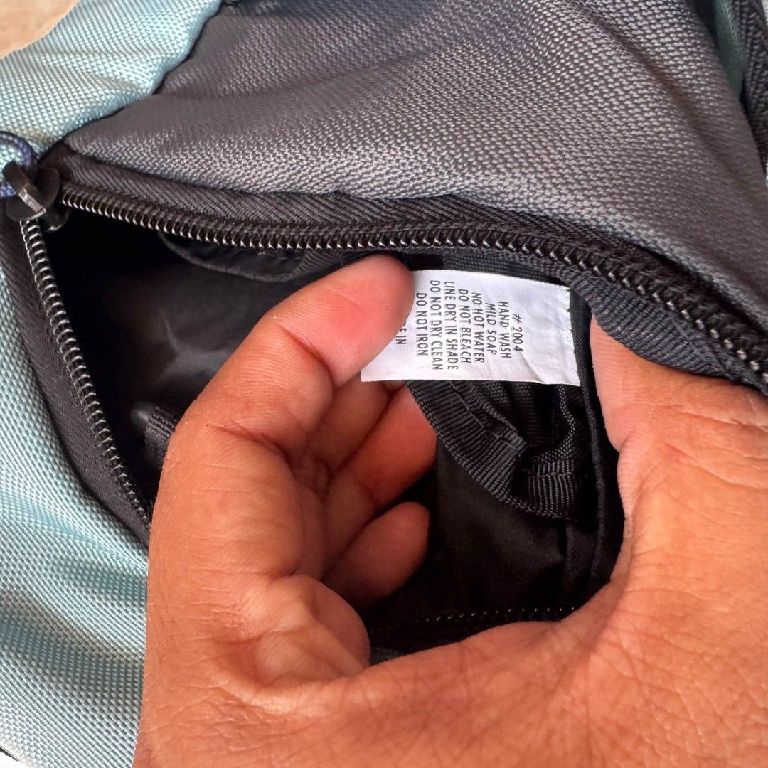 Eagle Creek Sling (Category: Sling Bags) located in Davao. Submitted by cmbs141022 (Listing ID 1463189597, Image 3). Description: Eagle Creek Sling Condition 9/10 DM.