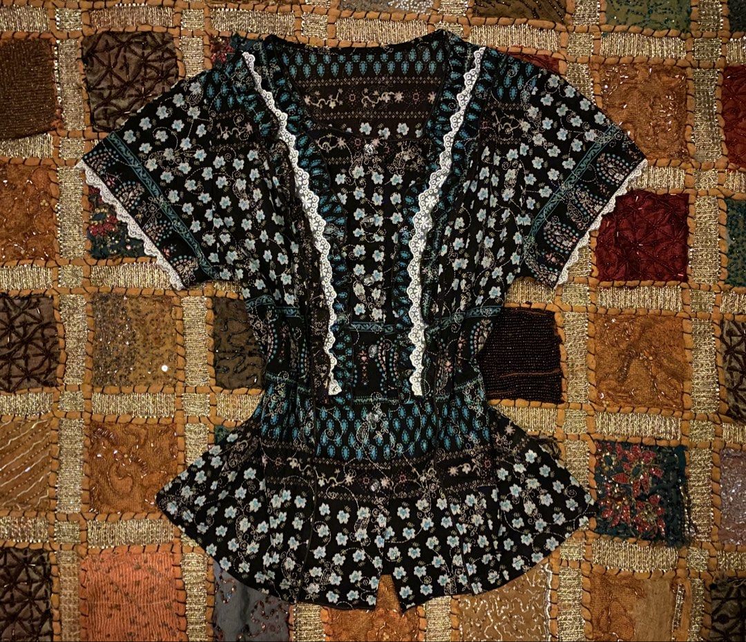 Earth grunge (Category: Blouses) located in Mandaue City. Submitted by zhi_lune (Listing ID 1463215873, Image 1). Description: This is thrifted, no flaws MOP-GCASH MOD-J&T Visayas, Philippines Based.