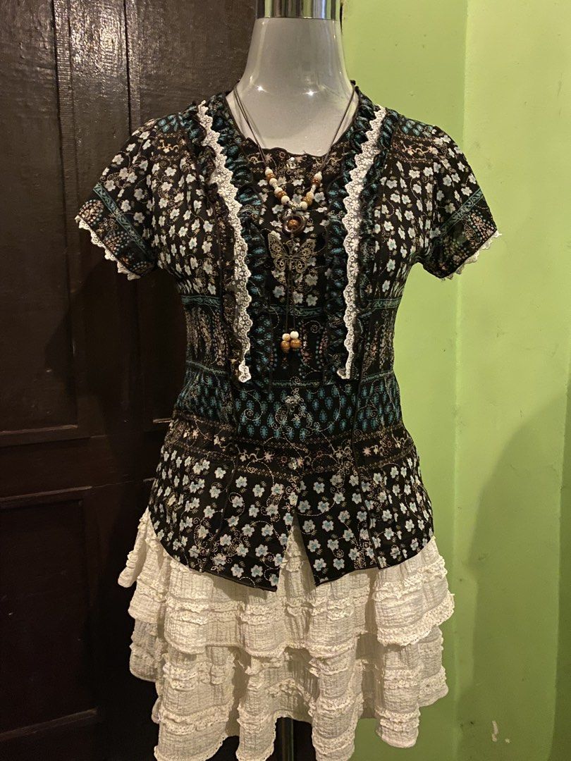 Earth grunge (Category: Blouses) located in Mandaue City. Submitted by zhi_lune (Listing ID 1463215873, Image 2). Description: This is thrifted, no flaws MOP-GCASH MOD-J&T Visayas, Philippines Based.