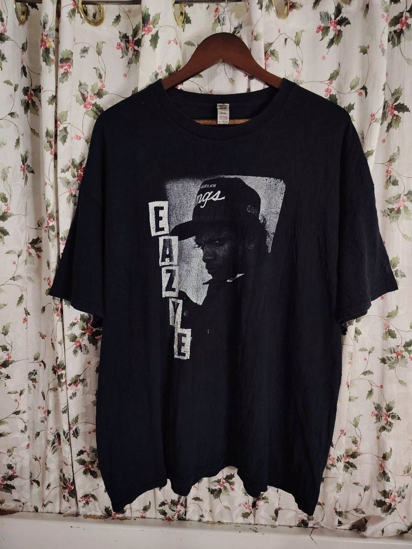 SALE! EAZY E RAPTEE GILDAN SHIRT // XXL (Category: Tshirts & Polo Shirts ) located in Legazpi City. Submitted by urbangarmentsarch4500 (Listing ID 1463277262, Image 1). Description: EAZY E RAPTEE GILDAN SHIRT XXL W 26 L 30 Color rate 9.7/10 Wet stain sa back Print check pic for details GRAB 700 (Automatically YOURS)⛓️ --- ‼️w/ FREE STICKERS FOR EVERY PURCHASE⁉️ 🛒🛒🛒 BUY. SELL. TRADE. CONSIGN🗣️🤝🏼 BLESS THY HUSTLE! 🧿✨.