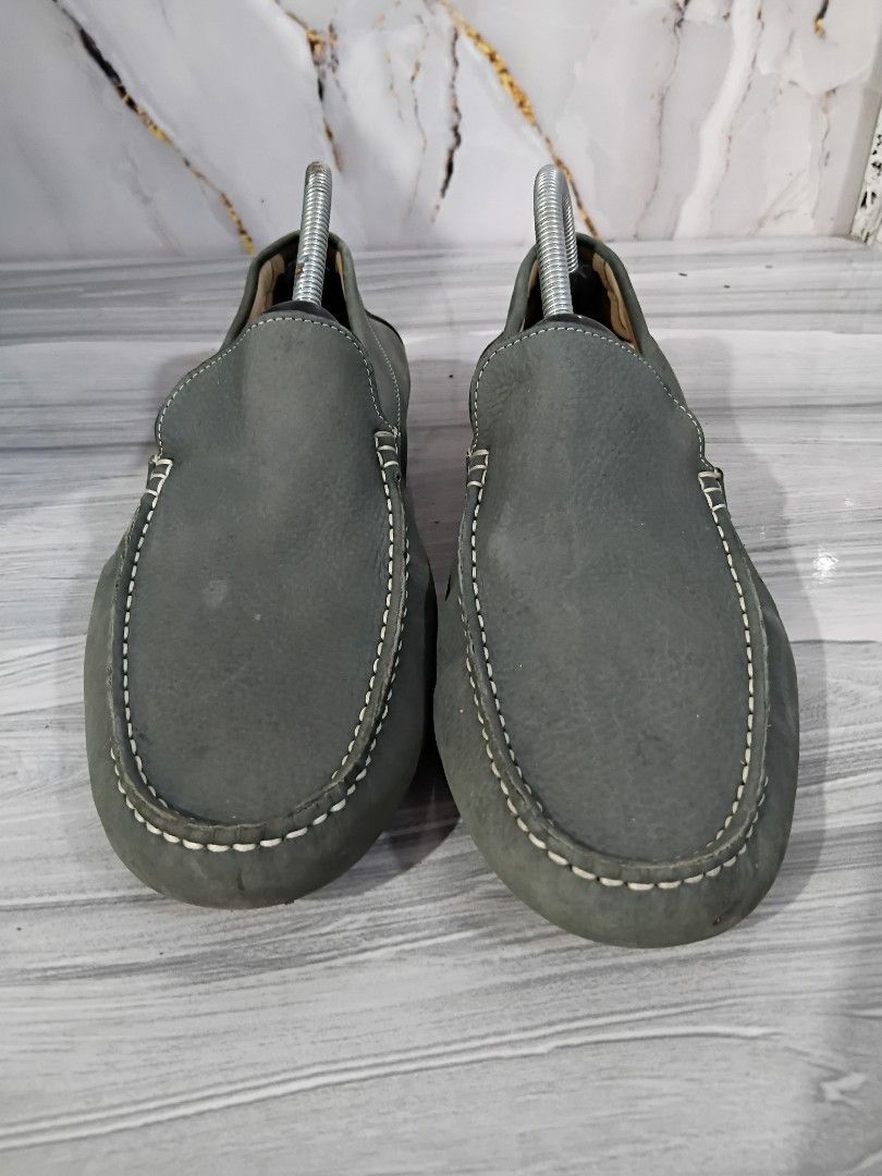 ECCO LOAFERS SHOES SIZE 9 MEN (Category: Casual Shoes) located in General Mariano Alvarez. Submitted by adonid (Listing ID 1463122779, Image 2). Description: ECCOLOAFERS SHOES GRAY LEATHER SIZE 9 MEN SIGN OF USAGE LOC. GMA CAVITE PHP 800.