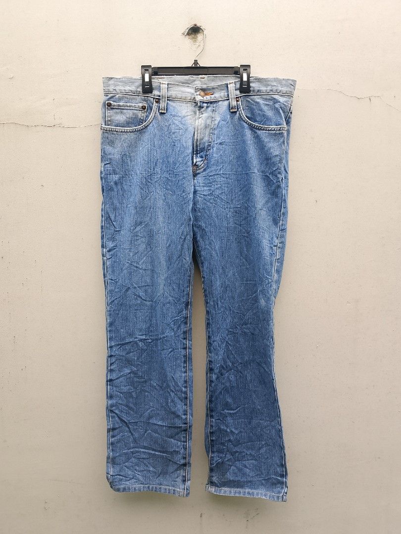 Edwin 403 International Basic (Category: Jeans) located in Subic. Submitted by stealo (Listing ID 1463189156, Image 3). Description: Edwin 403 International Basic Made In Japan Waist: 33 Length: 40.5 Hem: 8 Good 550 J&T Gcash Olongapo City.