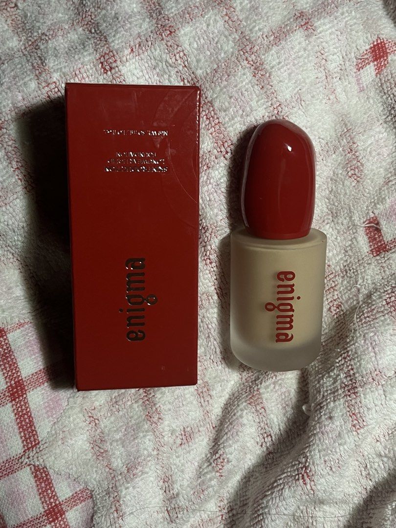 Enigma Foundation LN06.5 Canvas (Category: Makeup) located in Las Pinas. Submitted by yzzalouis (Listing ID 1463246673, Image 1). Description: - Enigma Foundation - Shade: LN06.5 Canvas - Packaging: Original red box, frosted glass bottle with red cap - Net Weight: 30ml - rfs: not my shade (too light).