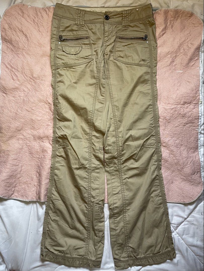 esprit vintage cargo pants with zip pockets (Category: Other Bottoms) located in Meycauayan. Submitted by fae.trove (Listing ID 1463207888, Image 1). Description: waist size: 28.