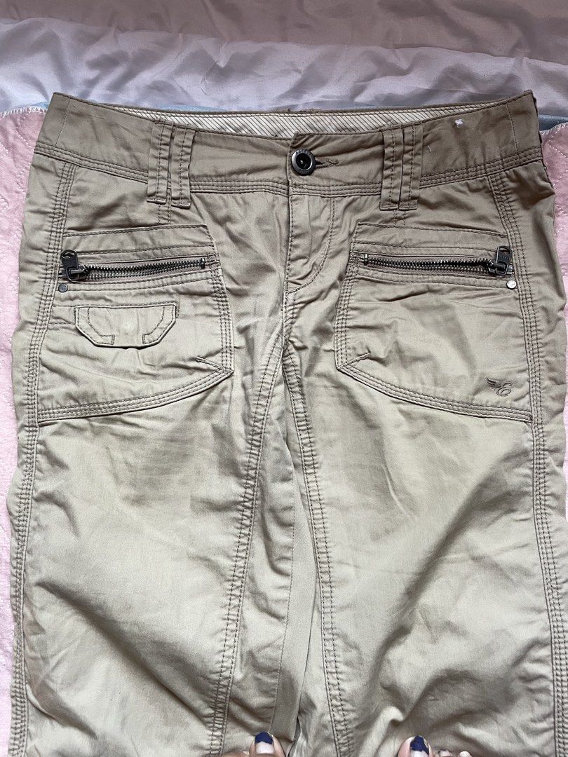 esprit vintage cargo pants with zip pockets (Category: Other Bottoms) located in Meycauayan. Submitted by fae.trove (Listing ID 1463207888, Image 2). Description: waist size: 28.