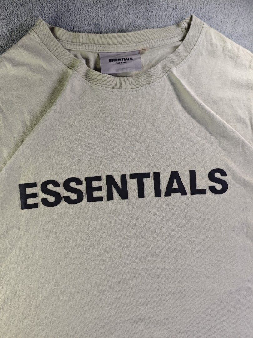 Essentials Embossed Rubber Script Olive Green Tee (Category: Tshirts & Polo Shirts ) located in San Pedro. Submitted by chronothrift2ndacc (Listing ID 1463183296, Image 2). Description: - Size: Large (W21 x 28L) - Condition: 9/10 - Color Rate: 9/10 - Flaw/s: ❌❌❌ MOD: J&T Express / Lalamove / Meetups MOP: Gcash / Bank Transfer.