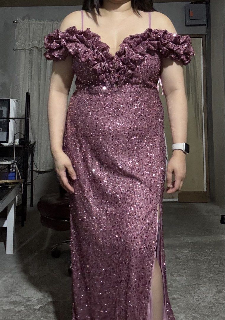 Evening Gown (Category: Evening dresses & gowns) located in Pasig City. Submitted by jnmntmyr (Listing ID 1463208526, Image 1). Description: - Unused - Ordered the wrong size - Return timeframe has passed.
