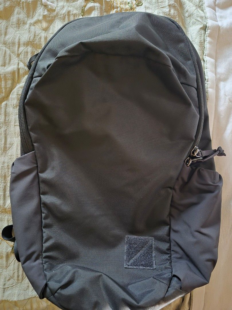 Evergoods Civic Half Zip 22L V2 (Category: Backpacks) located in Manila. Submitted by radboymd (Listing ID 1463204369, Image 1). Description: Evergoods Civic Half Zip 22L backpack Thia is the V2 version Color: Black Material: 840d ballistic nylon shell, 420d nylon lining Like new, used a few times only Negotiable Meetups preferred in Alabang, BGC, Makati, San Juan and Pasig RFS: Using V3 https://www.packhacker.com/travel-gear/evergoods/civic-half