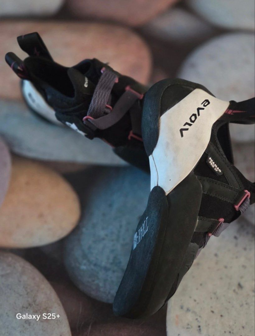 Evolv Shaman Pro LV climbing shoes (Category: Other Sports Equipment and Supplies) located in Manila. Submitted by tris5481 (Listing ID 1463325538, Image 3). Description: US (W) 6.5 / US (M) 5.5 / UK 4.5 / EU 37.5 Never used in a full session, worn for fitting only Original market price 180€ Open for negotiations Comes with free chalk bag!.