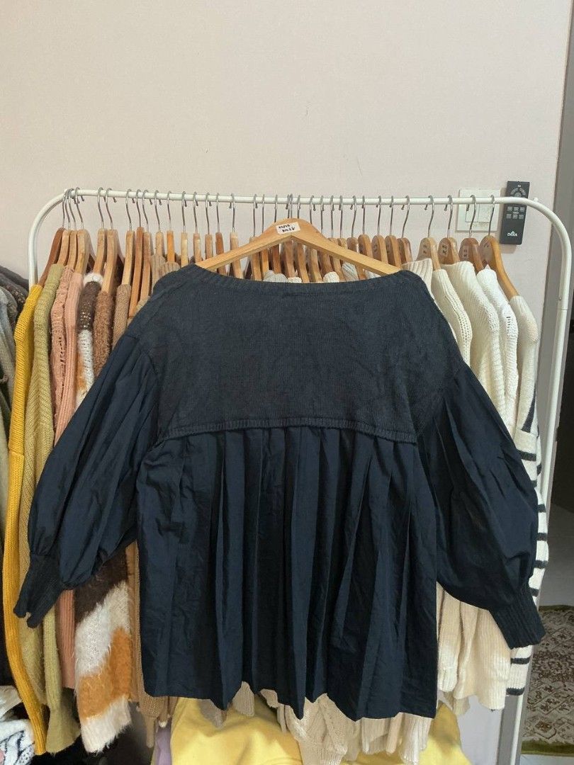 EXTENDER KNITWARE (Category: Other Tops) located in Kuala Lumpur. Submitted by BungaCinta (Listing ID 1463123762, Image 2). Description: Extender Pit 22 labuh 27 Size S - small L Colour dark blue Lengan belon.
